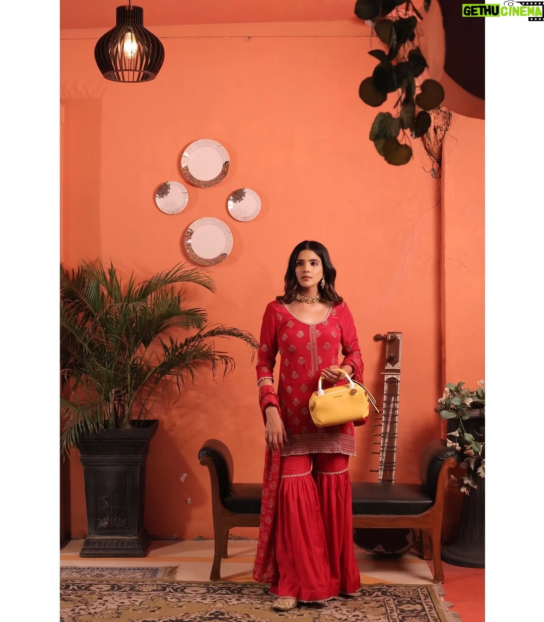 Diljott - 109.1K Likes - š¹Ready in Red š¹
.
Purse: @deenaeofficial
Jewels: @jazbaatjewels