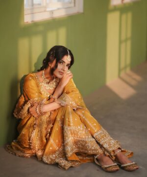 Diljott Instagram - 🌹💛💛💛🌹

.
Clicks: @capturing_master
Outfit: @balbirstore
@balbirstoreunstich 
Jewels: @jazbaatjewels
Hmua: @kamalbuttar_makeup_artist
Location: @hlvfilmcity

#WomensDay