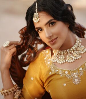Diljott Instagram - 🌹💛💛💛🌹

.
Clicks: @capturing_master
Outfit: @balbirstore
@balbirstoreunstich 
Jewels: @jazbaatjewels
Hmua: @kamalbuttar_makeup_artist
Location: @hlvfilmcity

#WomensDay