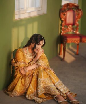 Diljott Instagram - 🌹💛💛💛🌹

.
Clicks: @capturing_master
Outfit: @balbirstore
@balbirstoreunstich 
Jewels: @jazbaatjewels
Hmua: @kamalbuttar_makeup_artist
Location: @hlvfilmcity

#WomensDay