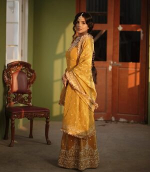Diljott Instagram - 🌹💛💛💛🌹

.
Clicks: @capturing_master
Outfit: @balbirstore
@balbirstoreunstich 
Jewels: @jazbaatjewels
Hmua: @kamalbuttar_makeup_artist
Location: @hlvfilmcity

#WomensDay