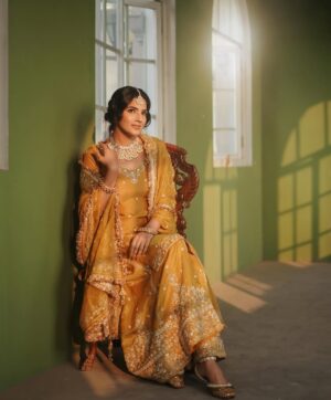 Diljott Instagram - 🌹💛💛💛🌹

.
Clicks: @capturing_master
Outfit: @balbirstore
@balbirstoreunstich 
Jewels: @jazbaatjewels
Hmua: @kamalbuttar_makeup_artist
Location: @hlvfilmcity

#WomensDay