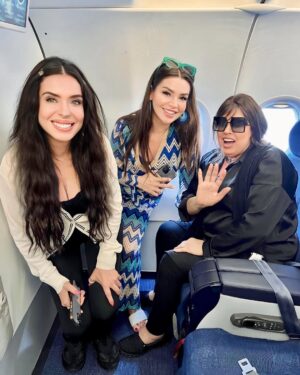 Dina Instagram - Look who’s here ❤️❤️❤️❤️❤️
لقاء فوق السحاب
#فيفي_عبده #دينا #جوهرة