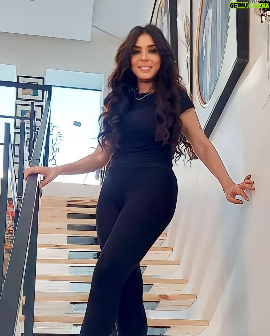 Dina - 10K Likes - Lovely 🥰 Morning ❤️❤️
Every day is a good day.
#dina #morning #positivevibes
Photography @amrsherif.art
@amsol.showroom