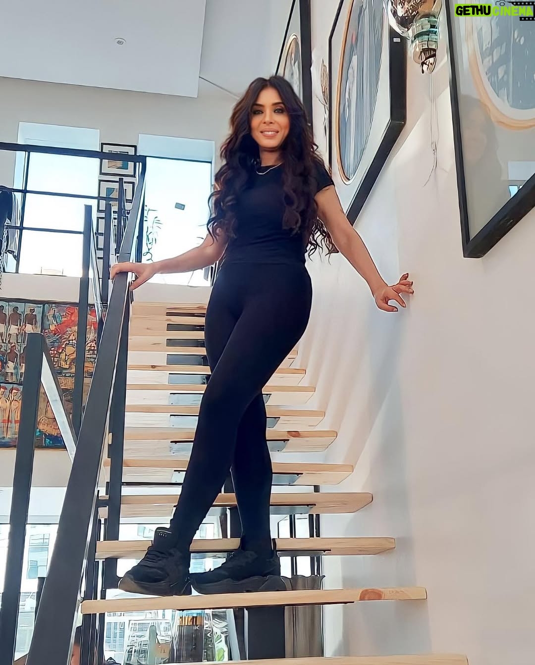 Dina - 10K Likes - Lovely 🥰 Morning ❤️❤️
Every day is a good day.
#dina #morning #positivevibes
Photography @amrsherif.art
@amsol.showroom
