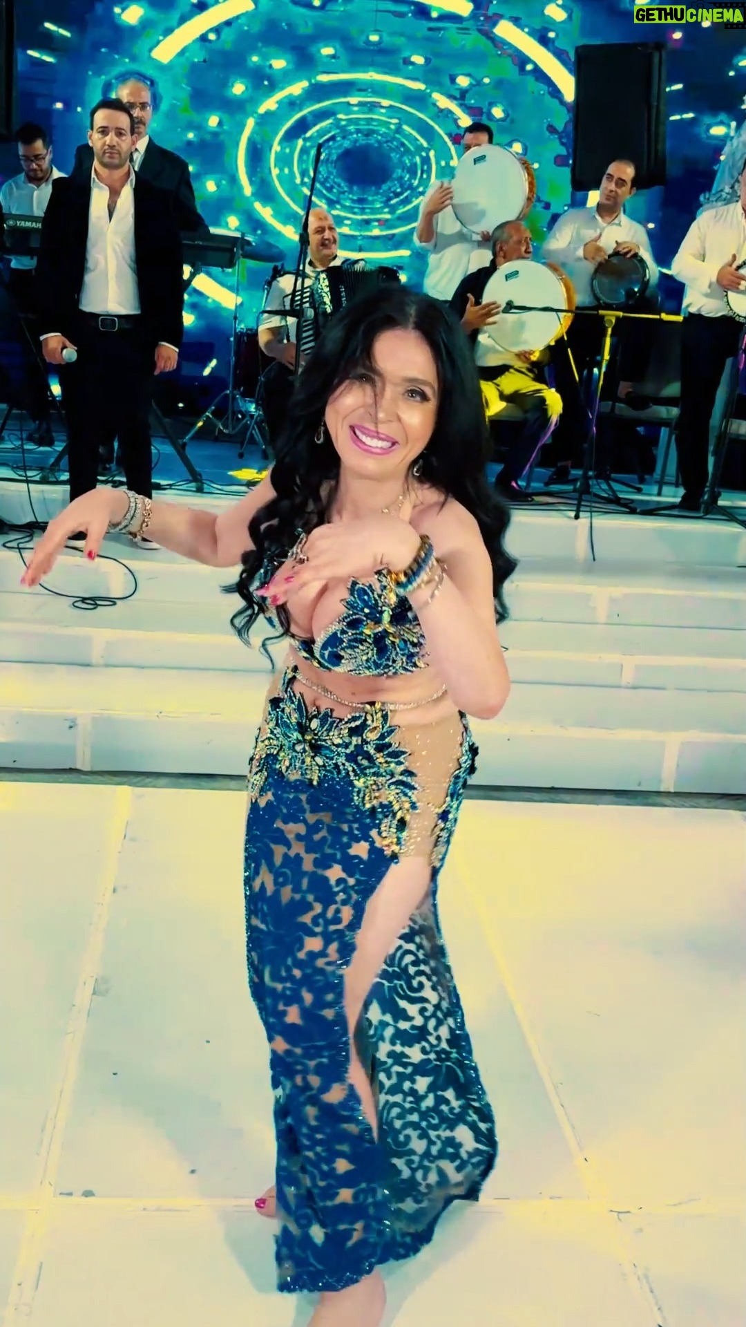 Dina - 12.8K Likes - أنا لما بحضر في المكان.. الجو لازم يروق 😍❤
#دينا | #dina