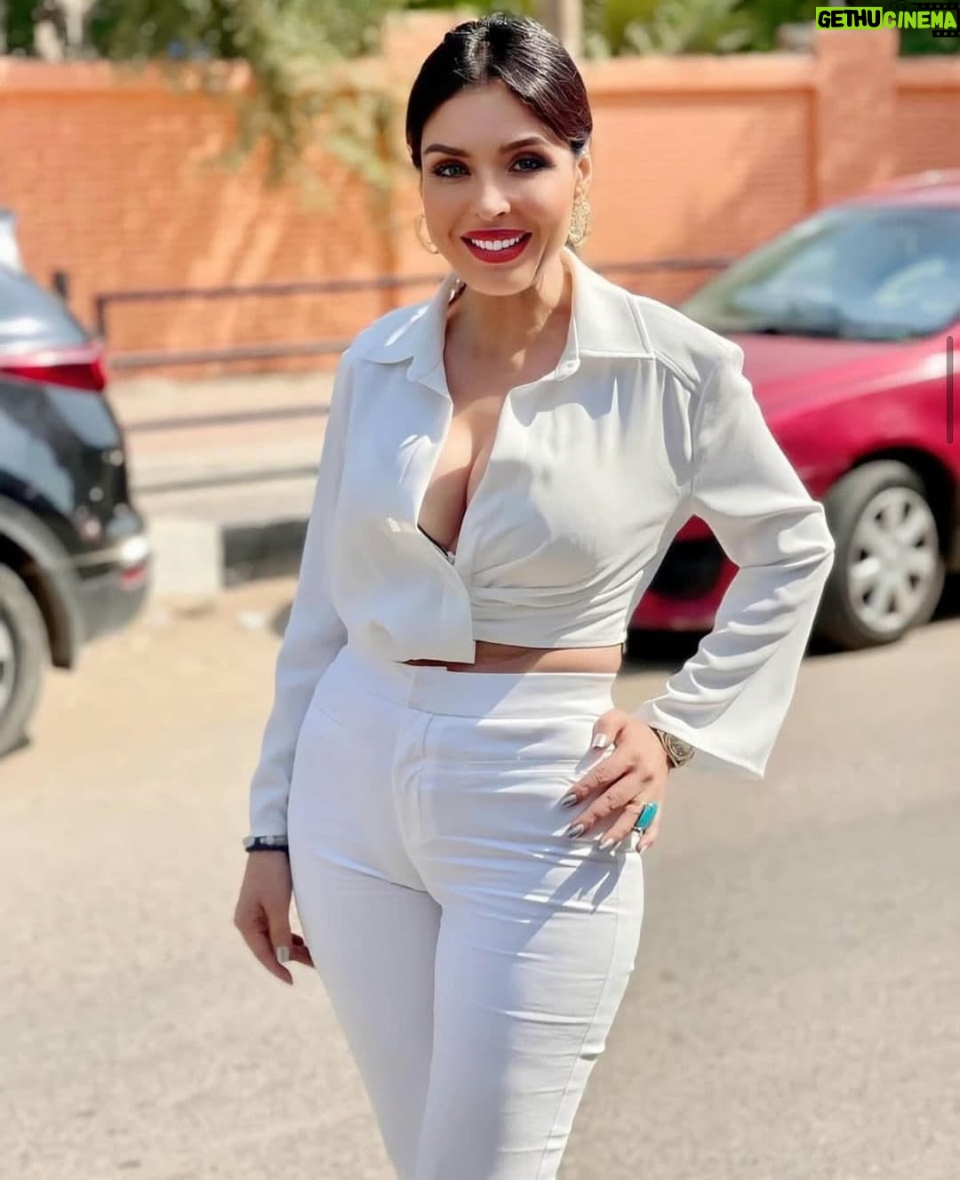 Dina - 19.8K Likes - صباحكم أبيض أووي😉🤍
#دينا