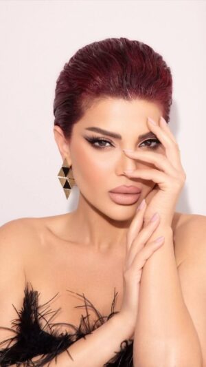 Dina Hayek Instagram - Recording new music at the studio as we speak 😏✨ are you ready for my new songs? ☺️🤍 They’re coming very very soon😏🤍

‎ ☺️🤍 عم سجل الاغاني الجديدة😏 … جاهزين ؟ 
 
Hair: @josephsaadofficial 
Makeup: @eva.atallah 
Stylist: @georgesmattarofficial 
Outfit: @clo_beirut 
Jewelry: @rapture.me 
Photographer: @kifah.ballani