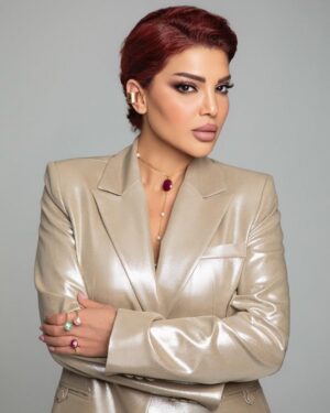 Dina Hayek Instagram - أنا ما بدي تروح بكفيني جروح إذا بتغيب بيوقف قلبي وإذا بضل بياخد روح ❤️
#دينا_حايك 
Makeup: @eva.atallah 
Hair: @josephsaadofficial 
Stylist: @georgeschamoun.stylist 
Photo: @kifah.ballani
Suit: @zerothirtynine
Jewelry: @rapture.me