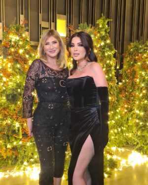 Dina Hayek Instagram - Thank u @monamyassar for this lovely dinner ❤️❤️
Dress: @legendboutiquekaslik 
Makeup: @makeupbylara 
Hair: @georgesmattarofficial 
Wig: @amalhair
