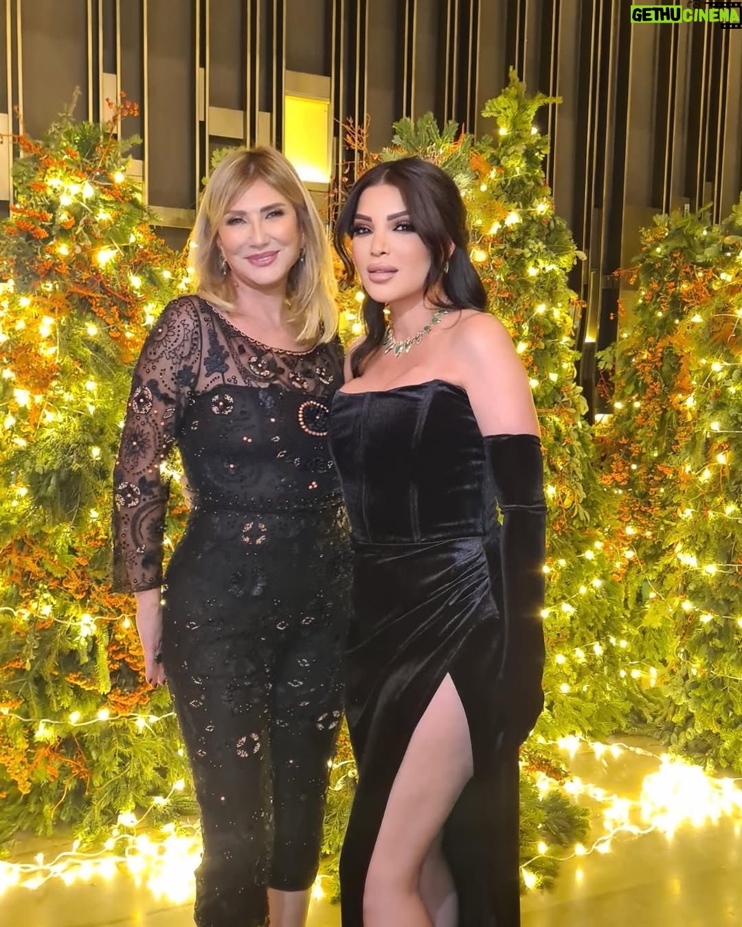 Dina Hayek - 4.2K Likes - Thank u @monamyassar for this lovely dinner ❤️❤️
Dress: @legendboutiquekaslik
Makeup: @makeupbylara
Hair: @georgesmattarofficial
Wig: @amalhair