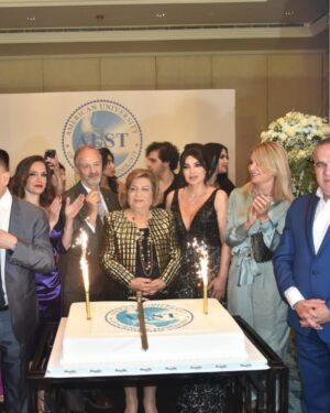 Dina Hayek Instagram - من حفل تخرج طلاب جامعة AUST  قسم تصميم الازياء 
Special thanks for the designer: @jean_pierre_lahoud 
Makeup @makeupbylara 
Hair @mikekojak
