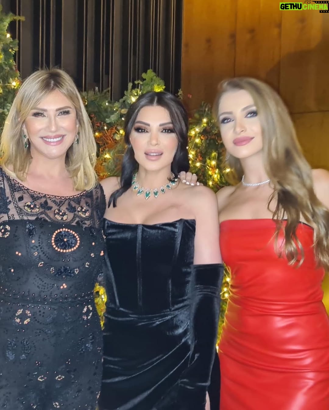 Dina Hayek - 4.2K Likes - Thank u @monamyassar for this lovely dinner ❤️❤️
Dress: @legendboutiquekaslik
Makeup: @makeupbylara
Hair: @georgesmattarofficial
Wig: @amalhair
