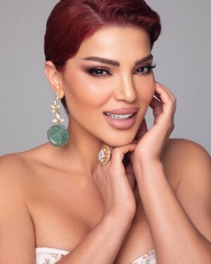 Dina Hayek Instagram - I can’t get over this look ! 💖
However, more looks are on their way … And SONGS 😉💕

لوكات وأغاني جديدة قريباً … 😉✨💖

Hair: @josephsaadofficial 
Makeup: @eva.atallah 
Stylist: @georgeschamoun.stylist 
Dress: @clo_beirut 
Jewelry: @rapture.me 
Photographer: @kifah.ballani