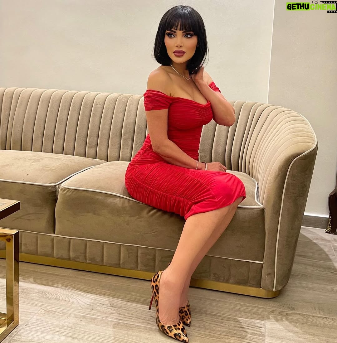 Dina Hayek - 3.6K Likes - Pretty to look at,hard to catch 🦋