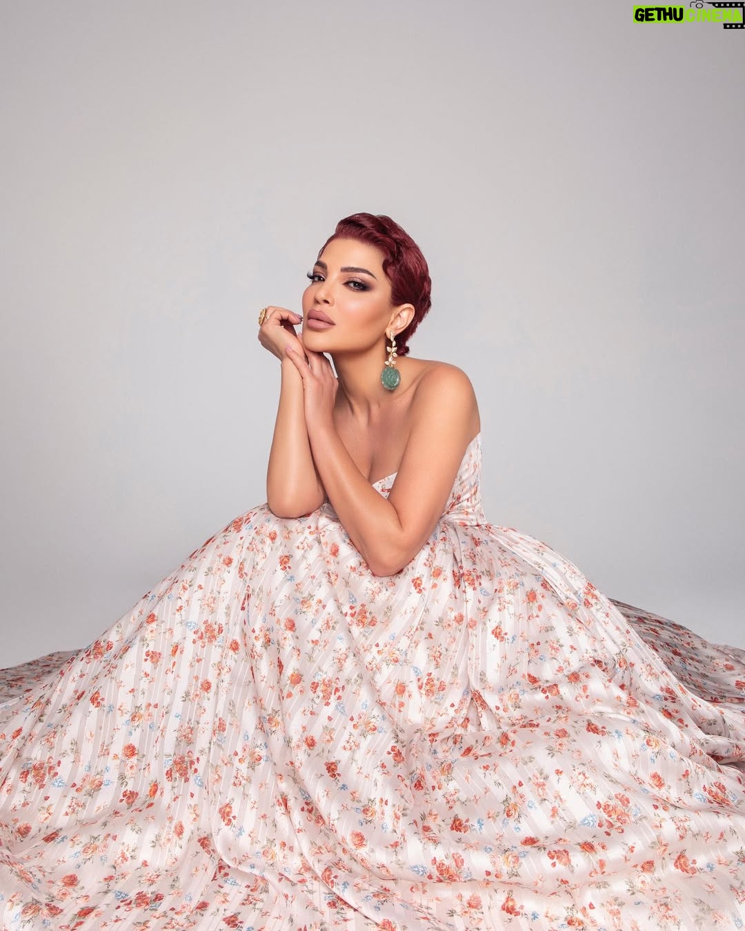 Dina Hayek - 8.1K Likes - New hair color✨
What do you guys think about my new look?🤍
شو رأيكن؟✨☺️
Hair: @josephsaadofficial
Makeup: @eva.atallah
Stylist: @georgeschamoun.stylist
Dress: @clo_beirut
Jewelry: @rapture.me
Photographer: @kifah.ballani