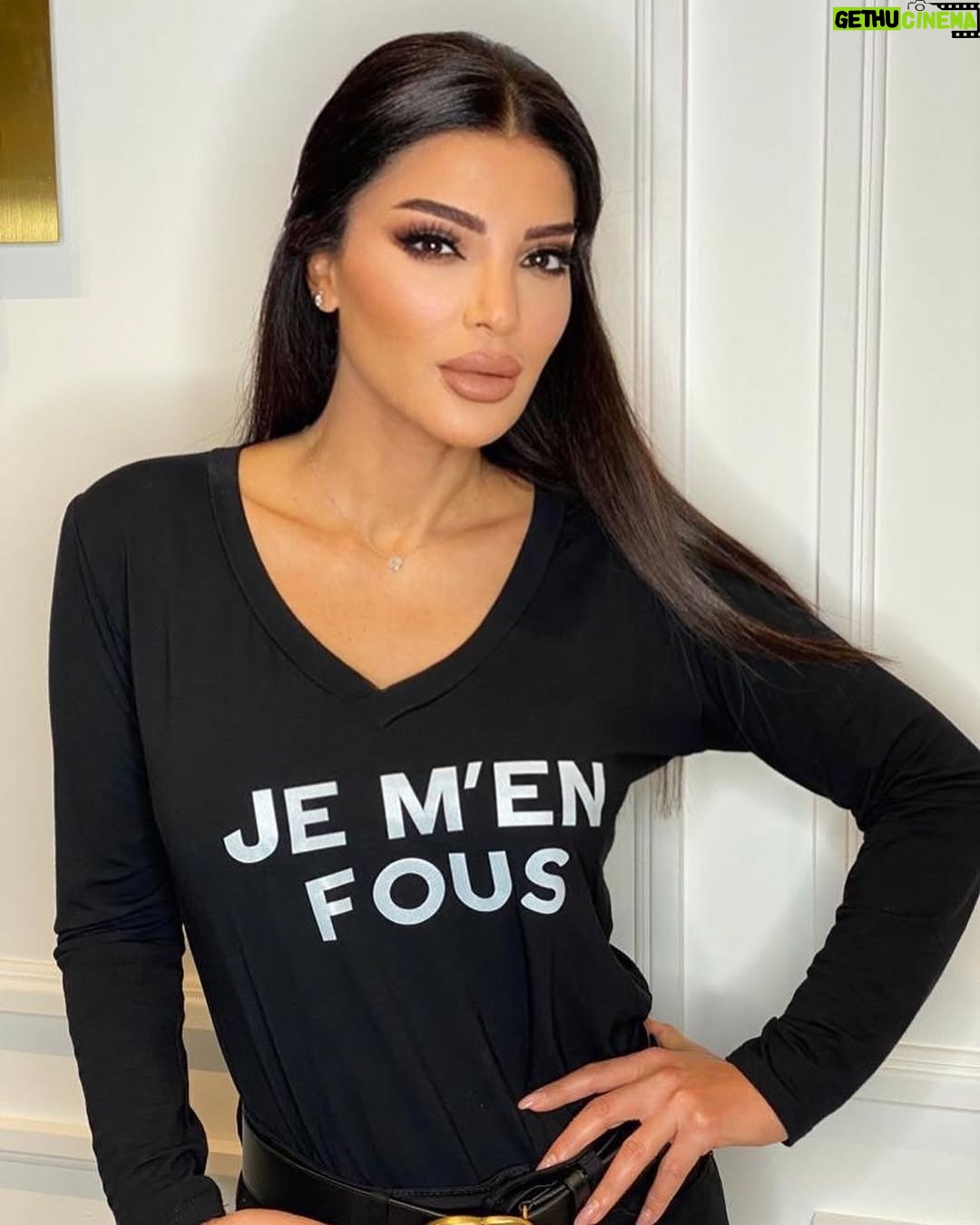 Dina Hayek - 3.5K Likes - Have a lovely weekend 🤍