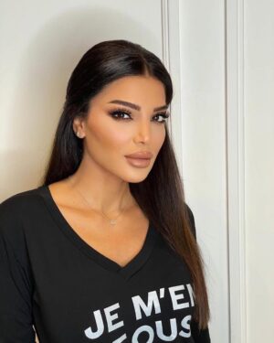 Dina Hayek Instagram - Have a lovely weekend 🤍