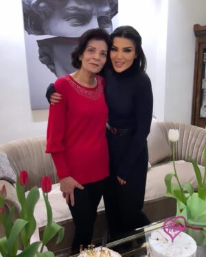 Dina Hayek Instagram - #امي الدني كلها وحب العمر بحبك  قد الدني الله يخليلنا ياكي ❤️ #mom #happymothersday