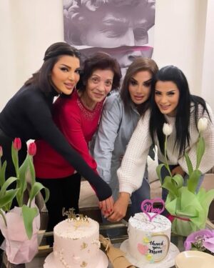 Dina Hayek Instagram - #امي الدني كلها وحب العمر بحبك  قد الدني الله يخليلنا ياكي ❤️ #mom #happymothersday