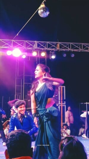 Divya Dharshini Instagram - Visil Podu 🥳🥳🥳🥳
Book ur upcoming events with us 
@danceversity_dd 🫶🏻
Contact 8148844063 
.
Thx for inviting us 🥰 #krishnagiri
.
Vc @sanjai_creations_ 😊 
.
#dance #viral #trending #reels #visil #podu #krishnagiri #barugur #kappalvadi #🖤