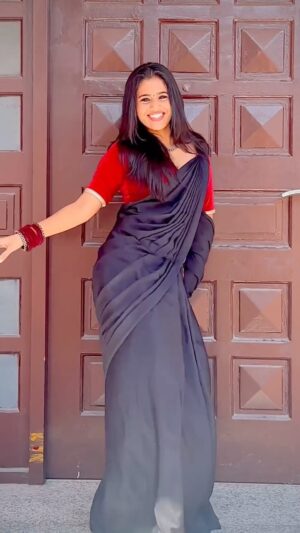 Divya Dharshini Instagram - Macha Vachey Raaaaa🔥
.
@abhignya9 @thefantasiamen @sonymusic_south @vishvakkhanderao @attaboyfilms @wawa_originals 
.
(Telugu Mass Beat ,Hookstep &Telugu Trending song) 
.
#machavacheyra 🔥
#trend #new #viral #réel #telugu #fan #vibes #🔥 #sonymusic #divyadharshini #sareelub #🖤