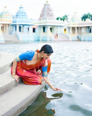 Divyaa Unni Instagram - Like a river,  life’s path unfolds. 

PC: @vvaranasiphotography