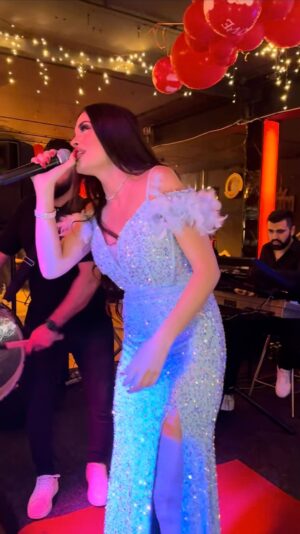 Dominique Hourani Instagram - Amsterdam  سعيدة مع جاليات أمستردام