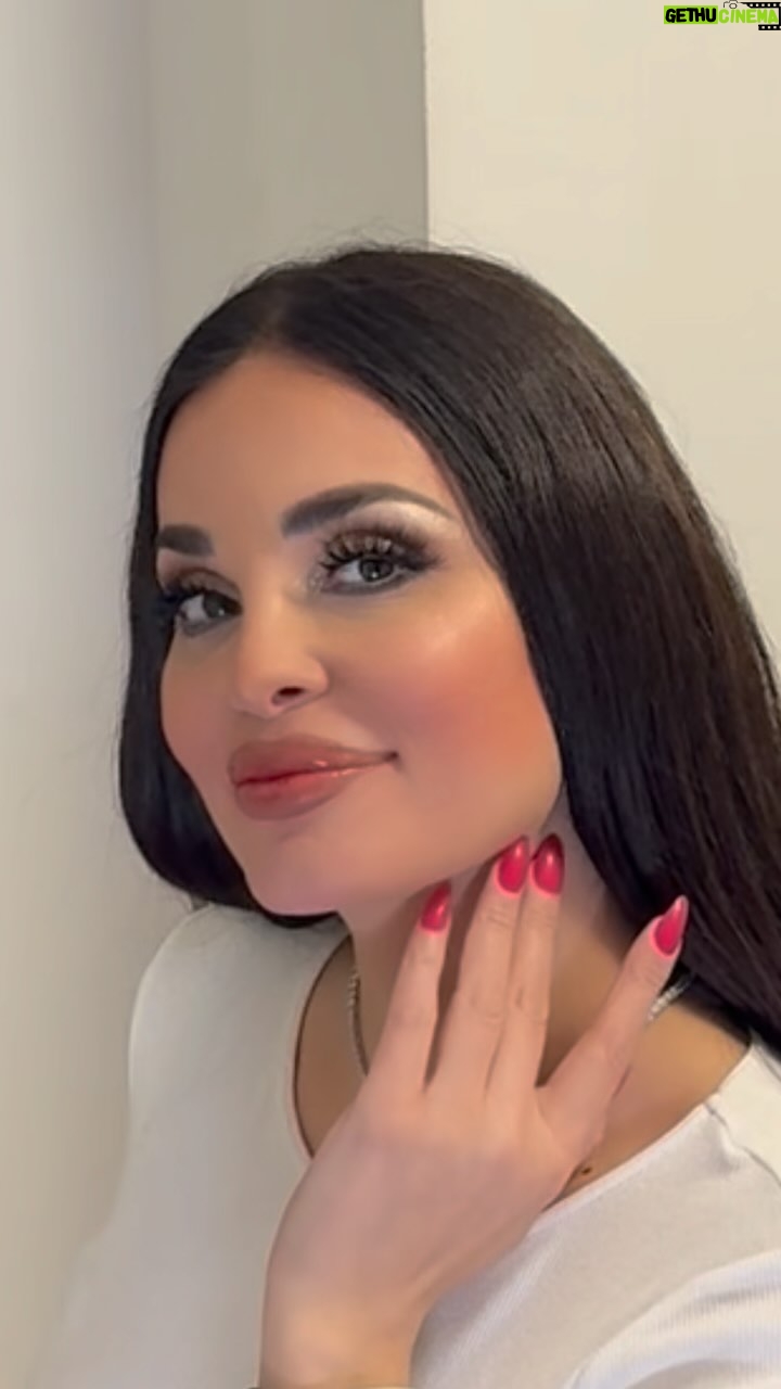 Dominique Hourani - 3 Likes - خدعة تكبير الشفايف مع
@sheglam_official
Just got my brand new SHEGLAM lip liner & lip plumper Combo All colors setS
Do u feel the double plumping effect ?
Don’t forget to search & “SHEGLAM’
SHEGLAM #SHEGLAMLipCombo @sheglam_official#