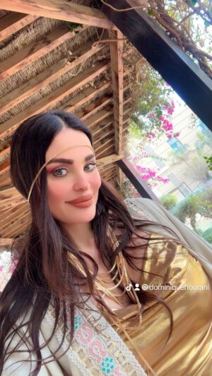 Dominique Hourani Instagram - عتريس مسيطر …#عتريس #دومينيك #عريس
بس العريس اسمر وكحيل وحده عزبه وفيها دوار كمان 😂