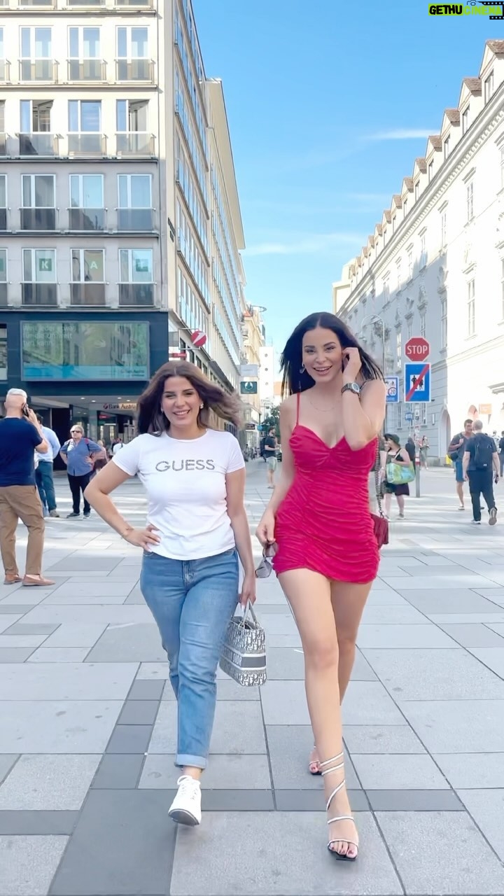 Dominique Hourani - 3.2K Likes - نلحق السوق قبل ما يقفل أنا وصحبتي العسل لبنى
Let’s catch up some Shopping in #Vienna