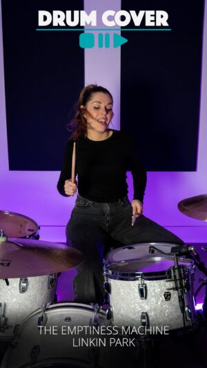 Domino Santantonio Instagram - Domino covers The Emptiness Machine by Linkin Park and adds her own energy and flavour to it. What do you think? Show her some love in the comments 💬❤️

#theemptinessmachine #linkinpark #dominosantantonio #drumcover #drums #thomannsdrumbash #thomann
