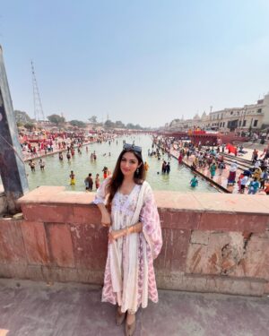 Donal Bisht Instagram - Went Ram Mandir too with family on the way back from MahaKumbh 🙏🏻 🌸 😇✨ what a beautiful journey from Saryu river to hanuman gadi to Ram mandir 🕉️ 

( phones were not allowed inside Ram mandir this time as it was high alert , maybe next time but the journey is imprinted in my heart & mind #divine 😌✨) 
(Later are some pics from Mahakumbh area too )

#ram #mandir #ayodhya #saryu #river #hanumangadi #rammandir #blessing #sprituality #god #family #visit #memory #mustvisit #landofgod #india #hinduism #in #pooja #best