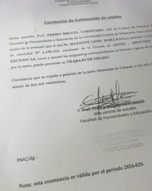 Dora Mazzone Instagram - Hoy estuvimos en la Universidad Central de Venezuela 🇻🇪 realizando toda la documentación para la Defensa de mi Tesis de Grado. Te amo @ucvzla 

1-  Recibiendo el Certificado de Culminación de Estudios. Plaza del Rectorado. Posando en el famoso reloj. 
2- Encuentro con estudiantes de la escuela de Trabajo Social por los pasillos de la UCV. Mujeres al poder. Que belleza!
3- Palabras de Bienvenida de mi querido amigo el prof y director de @artes_ucv  Elías Castro. Hoy casualmente nos encontramos con una alumna del @sistemaorquestasl que ingresa y yo que estoy de salida… qué tal? Señales. ❤️
4- Posando orgullosa con mi certificado de Culminación de Estudios
5- En @fhyeucv recibiendo mi Certificado de manos de mi amigo Daniel. Gracias @elpedrako y a todo el equipo! Vamos por más 🧑🏻‍🎓 
6-Entrada de la Escuela donde estudié por más de 20 años mi carrera (a c/rato la interrumpía por mi trabajo)
7-Con estudiantes y gente hermosa que me saluda con cariño! 🫶 amos cuando me los encuentro a uds en la calle!
8- No quiero imaginar cómo será estar en el majestuoso Aula Magna bajo las Nubes de Calder, recibiendo mi título.
9- La luz de caracas dando señales de júbilo!
El tiempo de Dios.. 🥹
10,11)La Chicha más famosa de la UCV
12) La Casa que vence las sombras

Pronto la Defensa y luego la Graduación 👩‍🎓 
#ucv #escueladeartes #licenciatura #voyporeldoctorado