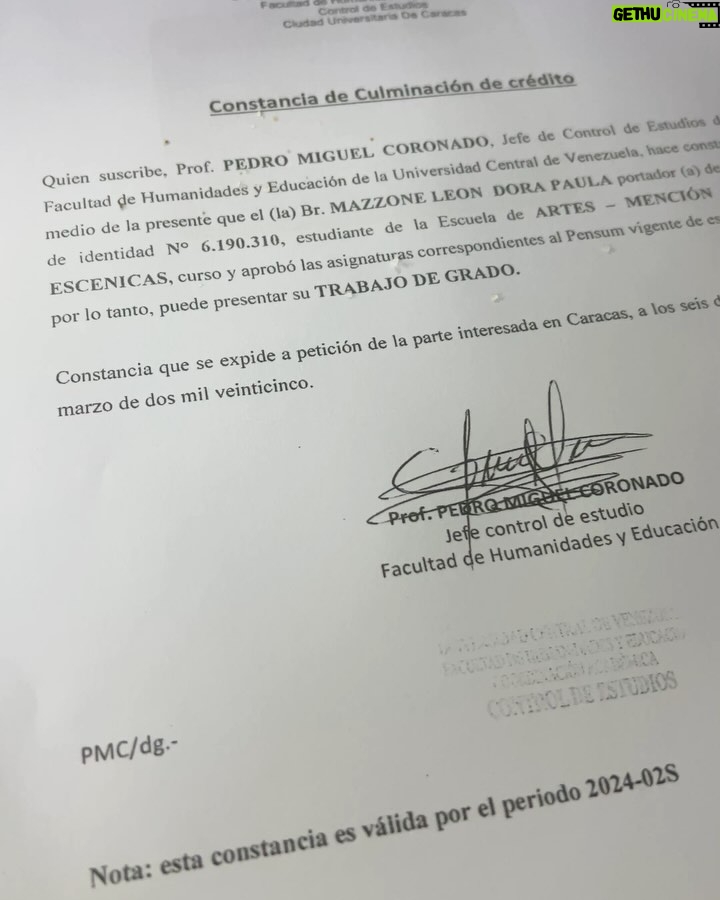Dora Mazzone - 27.2K Likes - Hoy estuvimos en la Universidad Central de Venezuela 🇻🇪 realizando toda la documentación para la Defensa de mi Tesis de Grado. Te amo @ucvzla
1- Recibiendo el Certificado de Culminación de Estudios. Plaza del Rectorado. Posando en el famoso reloj.
2- Encuentro con estudiantes de la escuela de Trabajo Social por los pasillos de la UCV. Mujeres al poder. Que belleza!
3- Palabras de Bienvenida de mi querido amigo el prof y director de @artes_ucv Elías Castro. Hoy casualmente nos encontramos con una alumna del @sistemaorquestasl que ingresa y yo que estoy de salida… qué tal? Señales. ❤️
4- Posando orgullosa con mi certificado de Culminación de Estudios
5- En @fhyeucv recibiendo mi Certificado de manos de mi amigo Daniel. Gracias @elpedrako y a todo el equipo! Vamos por más 🧑🏻🎓
6-Entrada de la Escuela donde estudié por más de 20 años mi carrera (a c/rato la interrumpía por mi trabajo)
7-Con estudiantes y gente hermosa que me saluda con cariño! 🫶 amos cuando me los encuentro a uds en la calle!
8- No quiero imaginar cómo será estar en el majestuoso Aula Magna bajo las Nubes de Calder, recibiendo mi título.
9- La luz de caracas dando señales de júbilo!
El tiempo de Dios.. 🥹
10,11)La Chicha más famosa de la UCV
12) La Casa que vence las sombras
Pronto la Defensa y luego la Graduación 👩🎓
#ucv #escueladeartes #licenciatura #voyporeldoctorado