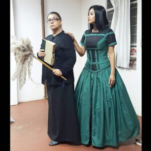 Dora West Instagram - No puedo aún asimilar esta horrible noticia. Me he quedado sin aliento y es que la muerte sorpresiva arranca de un soplo la sonrisa. 
No puedo,  tan siquiera, imaginar el dolor de su familia, a quienes quiero tanto.  Solo Dios podrá llevarlos a encontrar consuelo. 

Qué en paz descanse mi querida @anabuljubasich