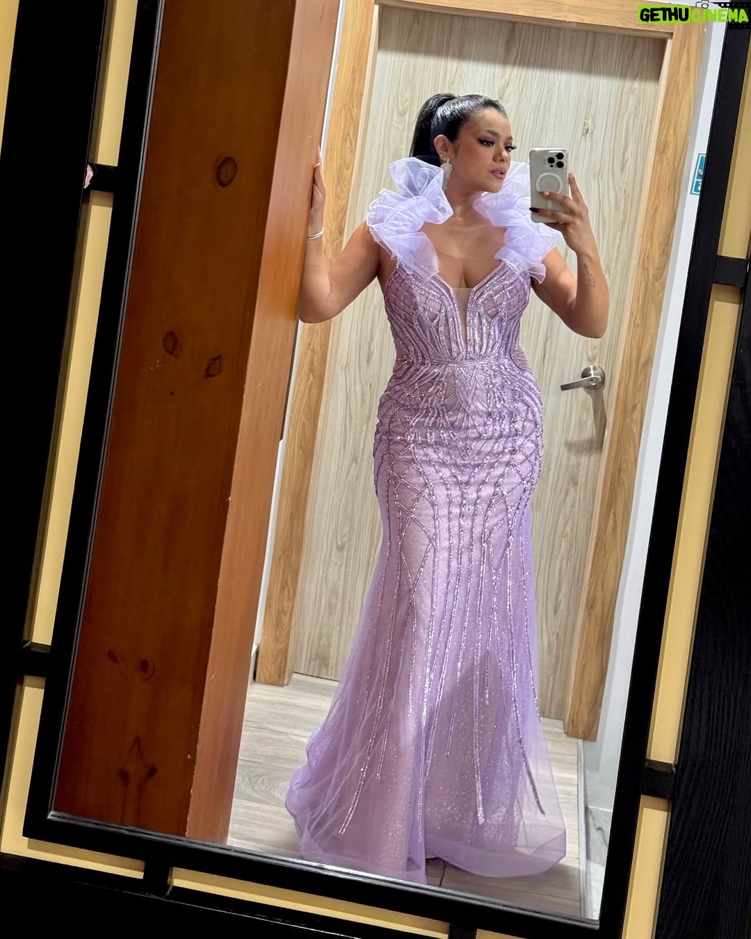 Dora West - 12.6K Likes - Un hermoso fds! Trabajo y familia ❤️❤️❤️
1. De vuelta a casita 🙏🏽
2. Mi vestido @xclusive15 para la conducción de Reina de Santa Elena ❤️
3. Mi dupla en reinados 🤣 @eduandradej
4. El plato favorito de Danilito, pescado con espinas (así le llama).
5. No sé si se los he contado pero Danilito tuvo una experiencia fea con una ola a los 3 años (estando en la orilla). Bueno hoy fue su primera vez dentro del mar (tiene 7) ❤️❤️❤️❤️
6. Danilito molestando a la mamita.
7. Mi mamita ❤️
8. Mi trend de la playa fallido 😞
9. 😋
10. Mamáááááááá , Danilo me está molestandoooooo!!!!!
11 y 12: Bonus 🙌🏽
Si llegaron hasta aquí, GRACIAS….. Aquí casual fomentando la lectura! 😘