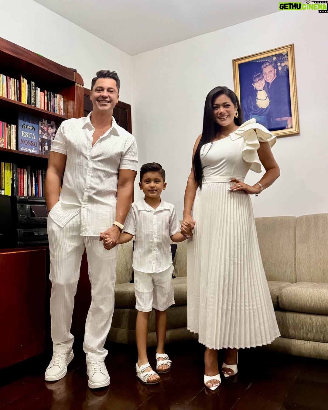 Dora West - 26K Likes - La silla vacía nos sorprendió en el último trimestre del 2024, solo puedo pedir, y desear, salud para todos, que es invaluable, en este 2025.
Familia Vitanis y sus agregados ❤️