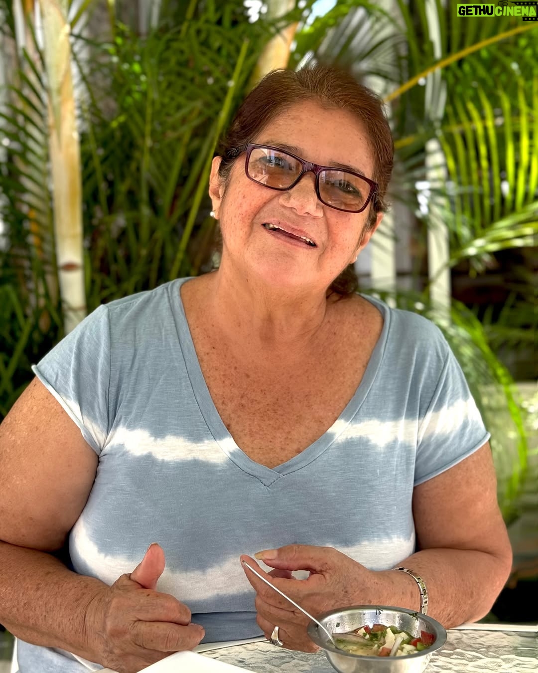 Dora West - 12.6K Likes - Un hermoso fds! Trabajo y familia ❤️❤️❤️
1. De vuelta a casita 🙏🏽
2. Mi vestido @xclusive15 para la conducción de Reina de Santa Elena ❤️
3. Mi dupla en reinados 🤣 @eduandradej
4. El plato favorito de Danilito, pescado con espinas (así le llama).
5. No sé si se los he contado pero Danilito tuvo una experiencia fea con una ola a los 3 años (estando en la orilla). Bueno hoy fue su primera vez dentro del mar (tiene 7) ❤️❤️❤️❤️
6. Danilito molestando a la mamita.
7. Mi mamita ❤️
8. Mi trend de la playa fallido 😞
9. 😋
10. Mamáááááááá , Danilo me está molestandoooooo!!!!!
11 y 12: Bonus 🙌🏽
Si llegaron hasta aquí, GRACIAS….. Aquí casual fomentando la lectura! 😘