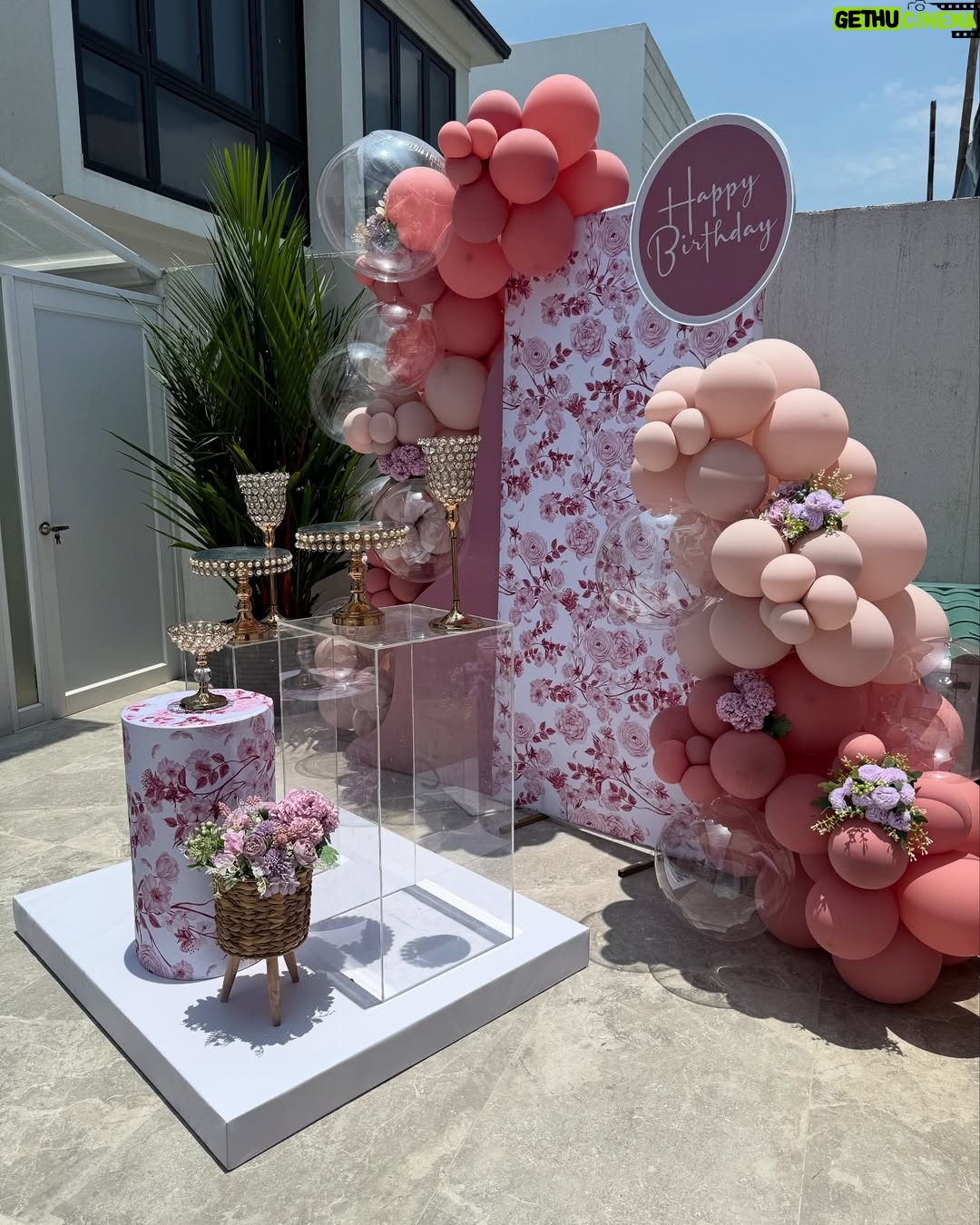 Dora West - 12.5K Likes - #Recap del fds 🙌🏽♥️
Deco: @batukada.ec @batukadaimaginefactory 🙌🏽