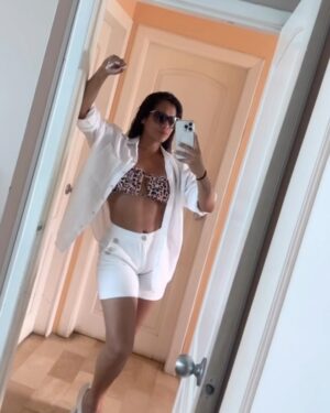 Dora West Instagram - Entre sol, arcoíris, lluvia y gente que me gusta! ❤️