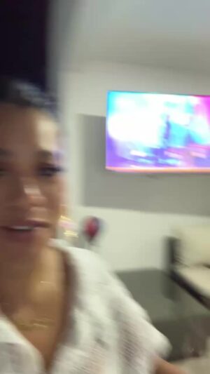Dora West Instagram - Lo que nos hicieron sentir!!! @lasdamasdehierro_oficial ❤️❤️❤️❤️❤️❤️❤️❤️❤️❤️❤️❤️❤️❤️

No sé qué pasó al final del live 😢 y no pude seguir transmitiendo. 

Pero las GANAMOOOOOOOOOSSSSSSS!!!!! 🙏🏽🙏🏽🙏🏽🙏🏽🙏🏽🙏🏽🙏🏽🙏🏽🙏🏽🙏🏽
@lilaflores_oficial @mayensi.rivera @kattyelisaoficial @rogerhid1 @mati_pastorino @armandocabrerac @kevinamaguana ❤️❤️❤️❤️

Vuelven con una GAVIOTA pero las DOS fueron suyas! 👏🏽👏🏽👏🏽👏🏽