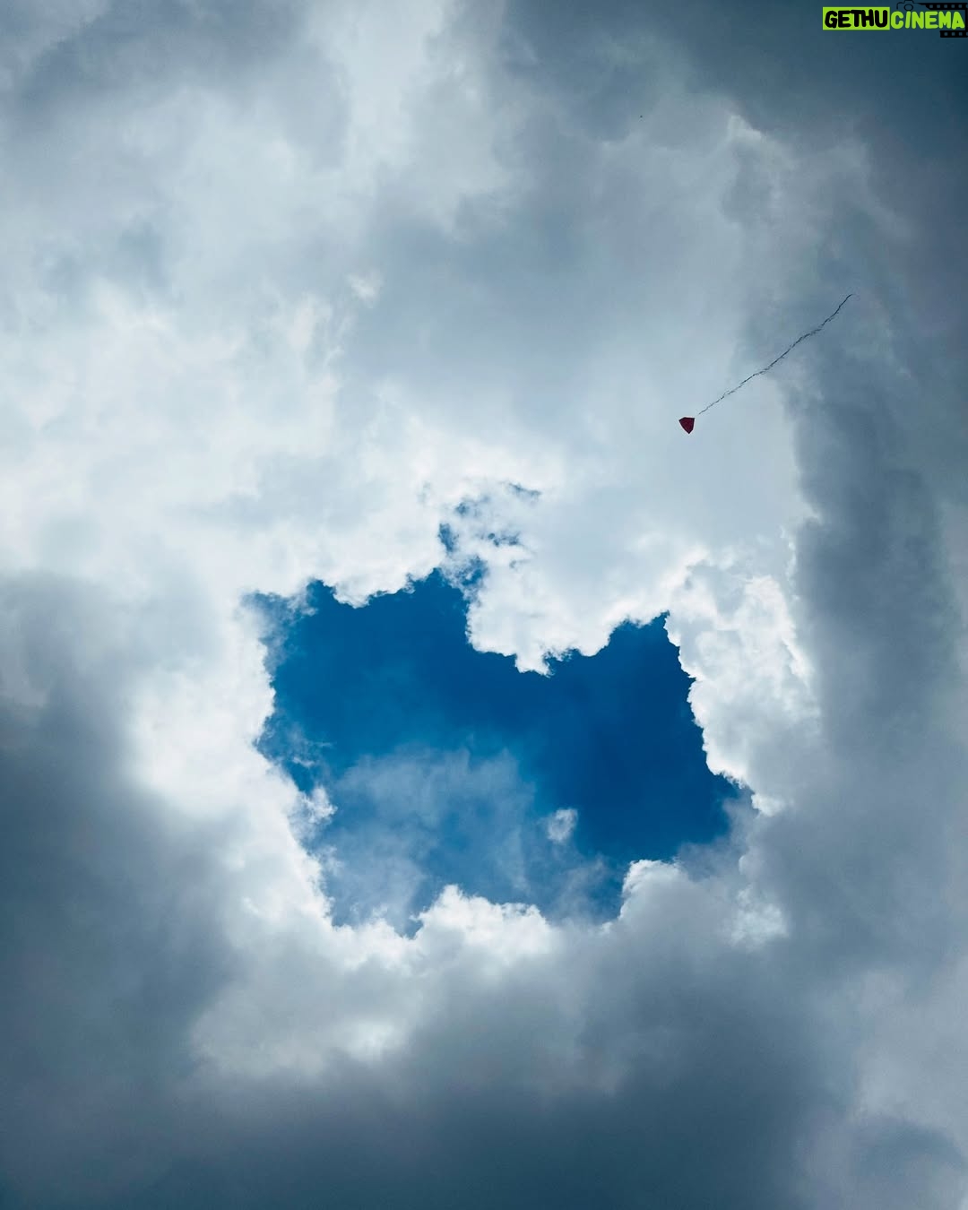 Dora West - 17.7K Likes - 🤍 JR 🙏🏽
Danilito dijo que en el cielo había la forma de un corazón , y sí, nosotros también lo vemos.
“Si pudiéramos ver el mundo con los ojos de un niño, veríamos la magia en todo” 🤍
