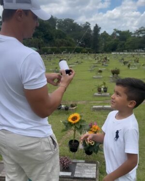 Dora West Instagram - 🤍 JR 🙏🏽

Danilito dijo que en el cielo había la forma de un corazón , y sí, nosotros también lo vemos. 
“Si pudiéramos ver el mundo con los ojos de un niño, veríamos la magia en todo” 🤍