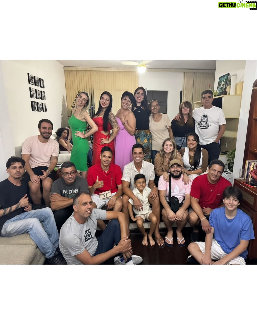 Dora West - 16.3K Likes - Navidad, amigo secreto, cumpleaños de #LaTíaAlelila @alessandravitanis FAMILIA ❤️🤍
