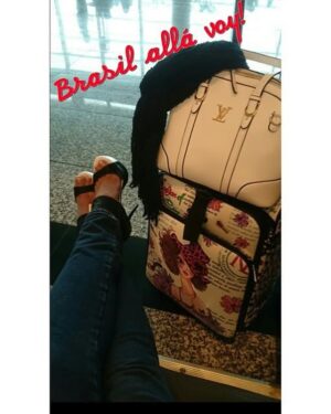 Dora West Instagram - Cositas que no había subido:

1. Bueno, bueno también amo el café! 
2y3. La diferencia de cómo viajo ahora a cómo viajaba antes (2010). No se pierdan los tacos aguja de 18 cm 🤭

4. Mi niño crece y crece. 
5. Mis amores ❤️
6y7. Circo! Pilas con Danilito que me pedía que grabe 🤣
8. Guayaquil de mis amores! Llegando a 🇪🇨