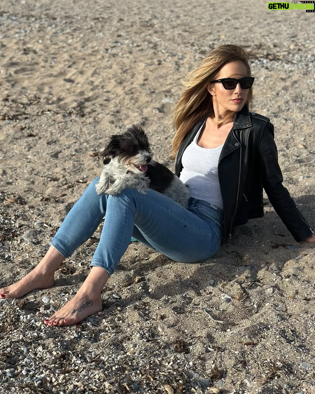 Doretta Papadimitriou - 11.2K Likes - Ξεκινήσαμε τις παραλίες ❤️
Προετοιμαζόμαστε για βουτιές .
Ξεκινήσαμε απ τα παπούτσια 😬
#meandyou #gigi #summerloading