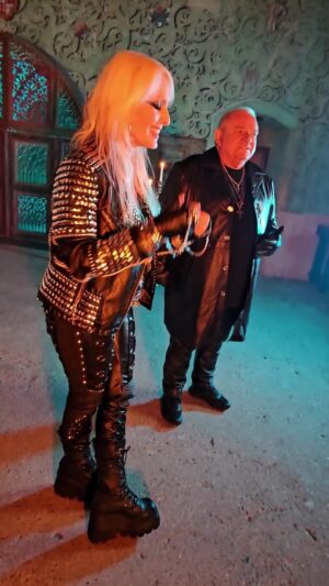 Doro Pesch Instagram - When you thought you know the lyrics of a song you love for some 40  years 😆
This is from the video shoot of 'Winter Dreams' with Udo and Sven #Dirkschneider. Can you see our breath? Yes, it was THAT cold! But it was so much fun to re-record this classic for the "Balls To The Wall Reloaded" album. I love those guys! Check out the video and the song!
🤘💪❤️🙏
#Love, Doro Pesch
-
@u.d.o.official 
@svendirkschneider 
-
-
-
-
#doropesch #conqueress #allweare #warlock #allformetal #triumphandagony #dorofürimmer #metal #heavymetal #rock #metalhead #metalqueen #queenofmetal #fürimmer #metalheads #rocknroll #hairmetal #blondeshavemorefun #vegan #soberlife #monstersofrock #monstersofrockradio #svendirkschneider #udodirkschneider #ballstothewall #accept #doro