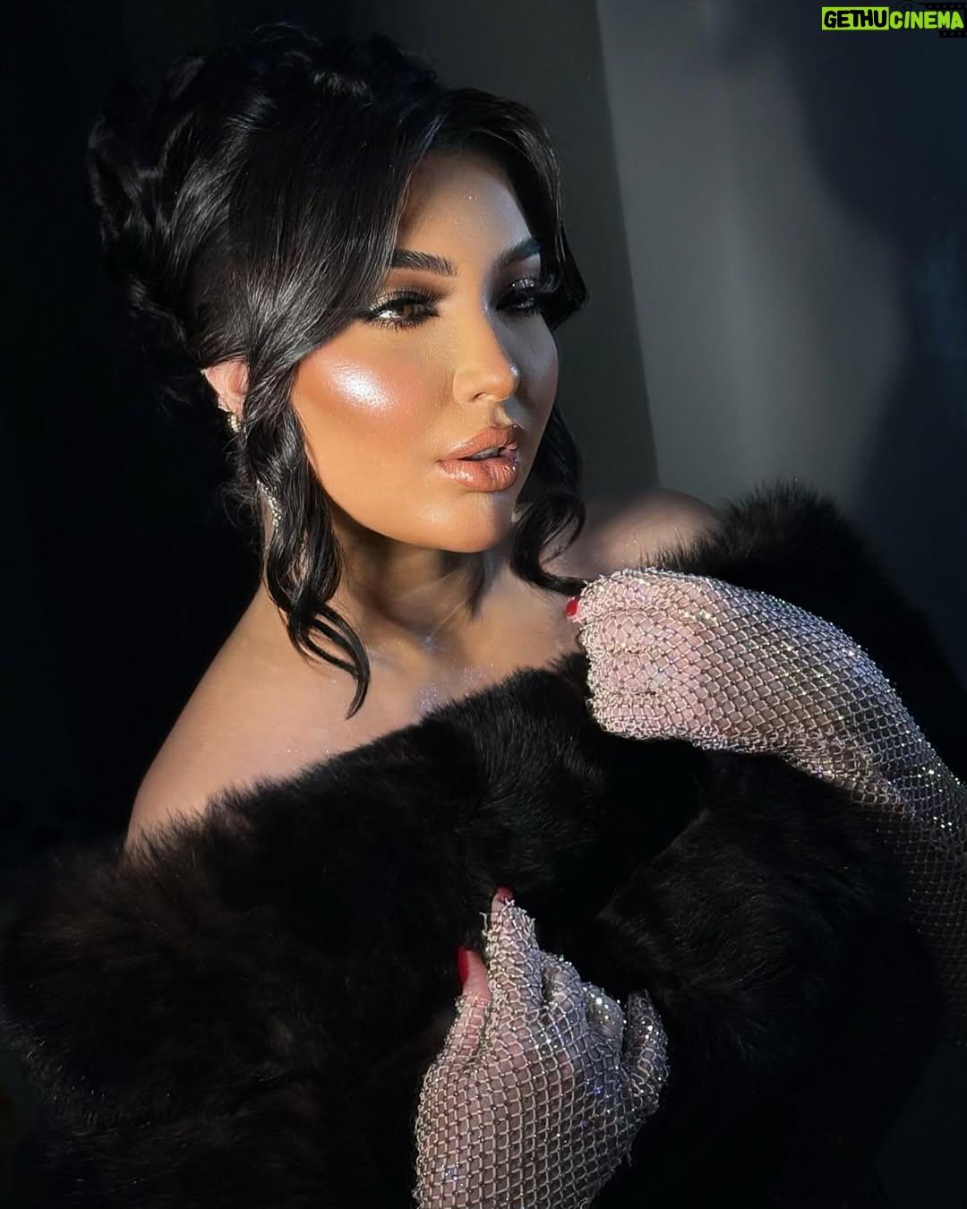 Dounia Batma - 173.4K Likes - سلام حبايبي ….🤎 #ماشاءالله #دنيا_بطمه
.
@souma__makeup
@asmaa.hairstyle
@negafa.soltana
@dr.rita.lips
@dr.bijarch_latifa