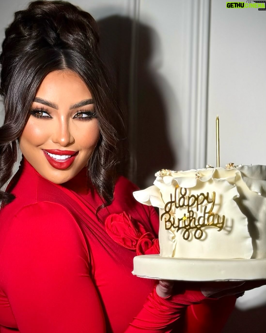 Dounia Batma - 121.3K Likes - Itās my birthdayā¦Aries queen āļøā¤ļøāš„š
.
Makeup by @souma__makeup
Hair @obiedofficial
Dress @lafabuleuse_01
Cake @cake_wafae_maison